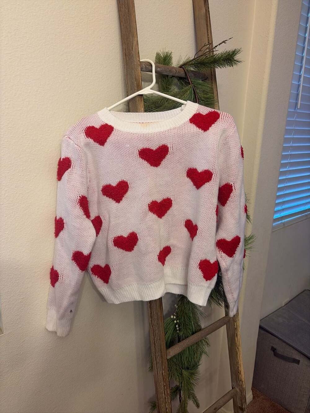 UUE White Knit Sweater with Red Fuzzy Hearts, small